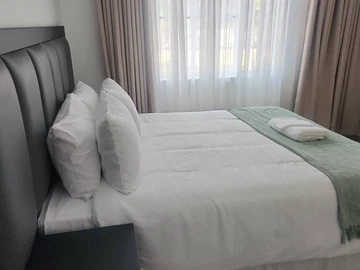 2 Bedroom Flat & Apartment