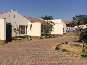 Neat Garden Flat