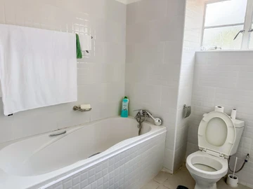 2 Bedroom Flat & Apartment