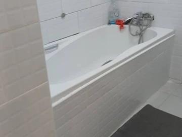 2 Bedroom Flat & Apartment